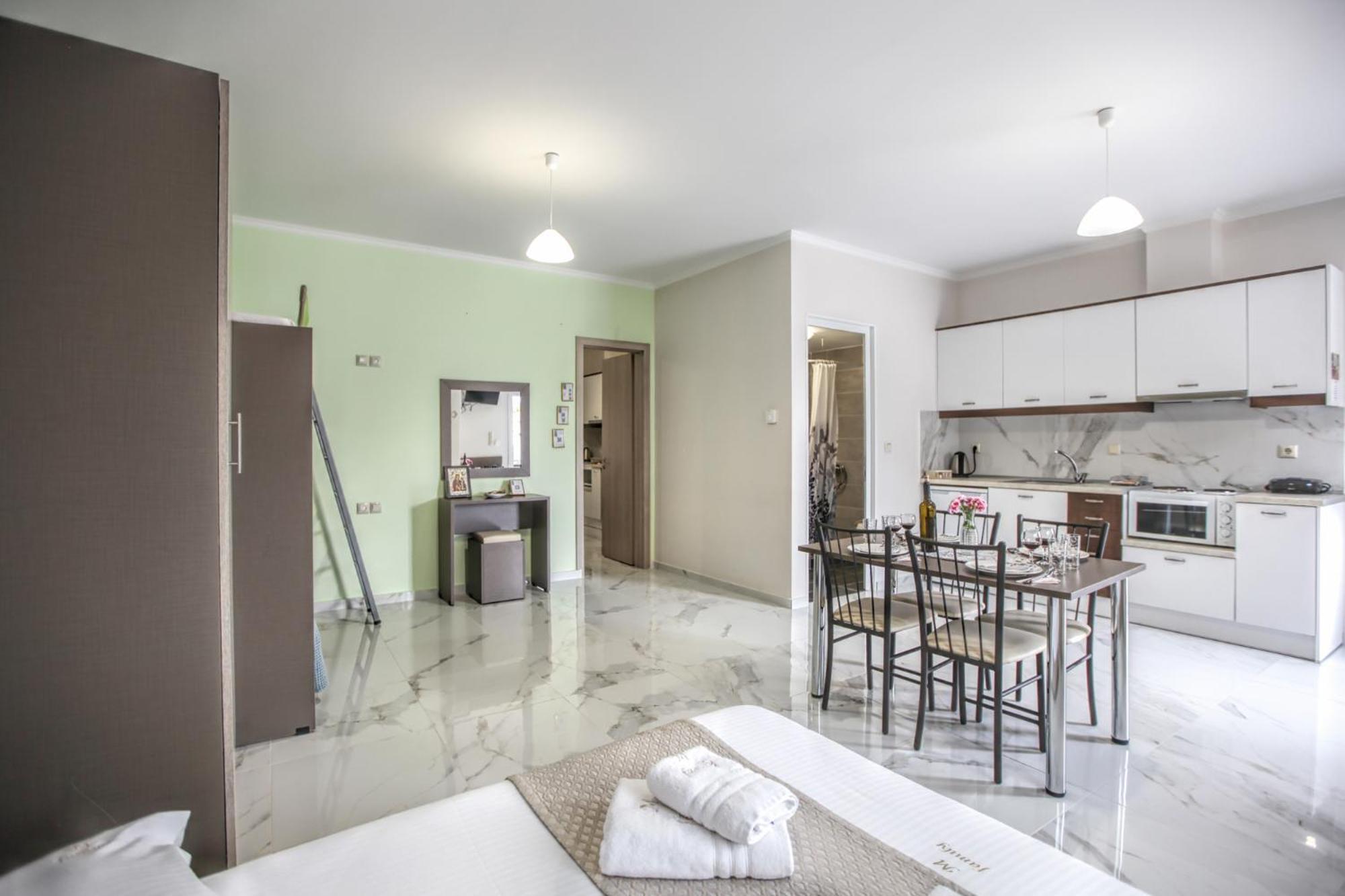 Del Sol #1 Meteora Luxurious Family Suites Kalambaka Eksteriør billede