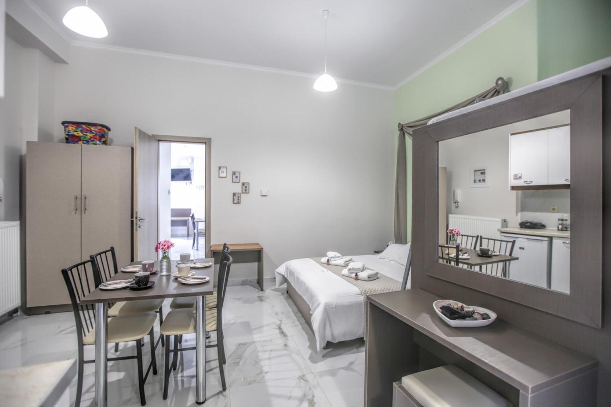 Del Sol #1 Meteora Luxurious Family Suites Kalambaka Eksteriør billede