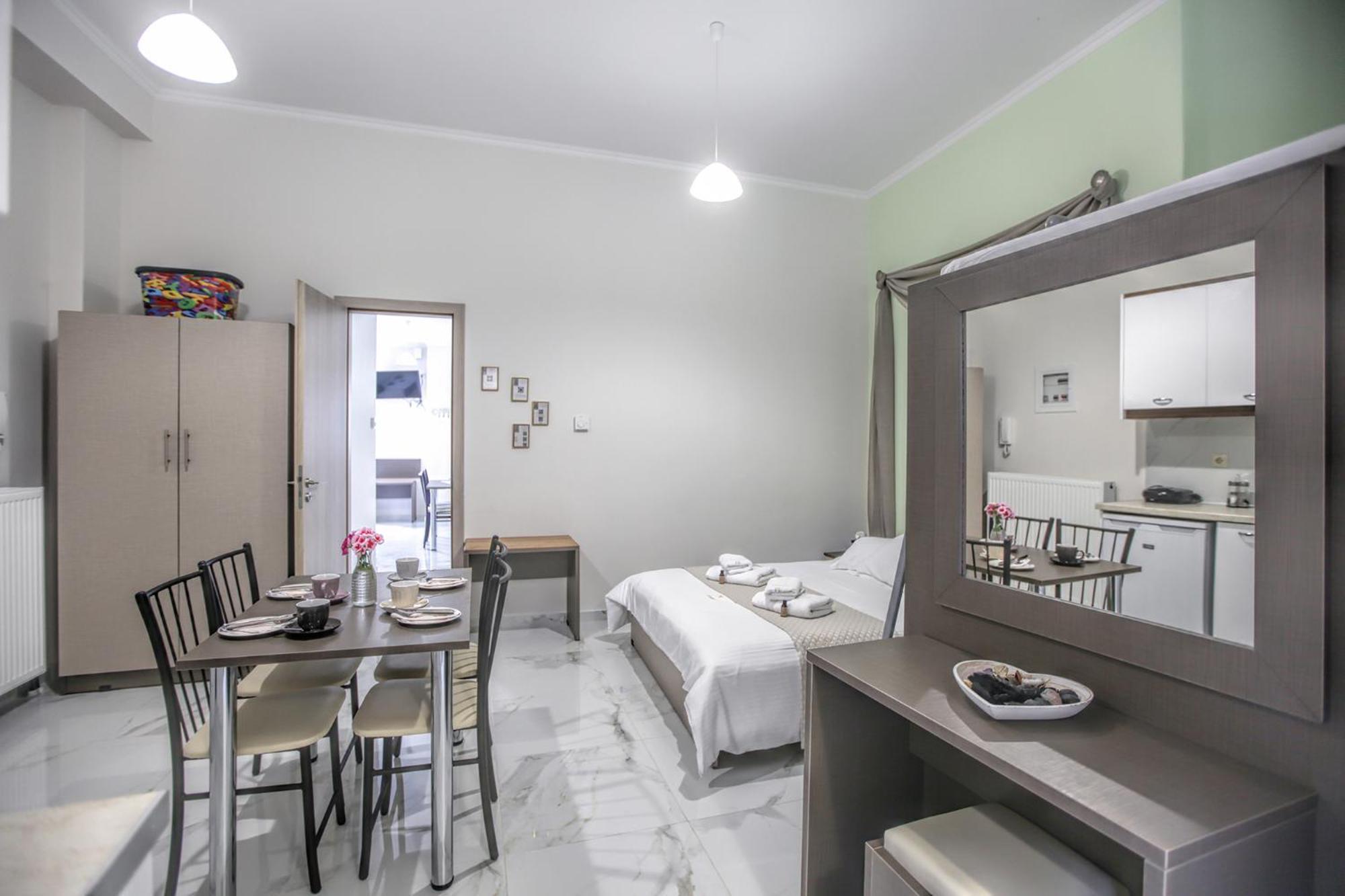 Del Sol #1 Meteora Luxurious Family Suites Kalambaka Eksteriør billede