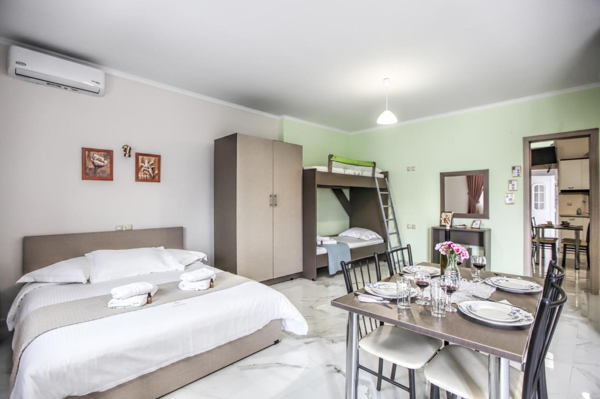 Del Sol #1 Meteora Luxurious Family Suites Kalambaka Eksteriør billede