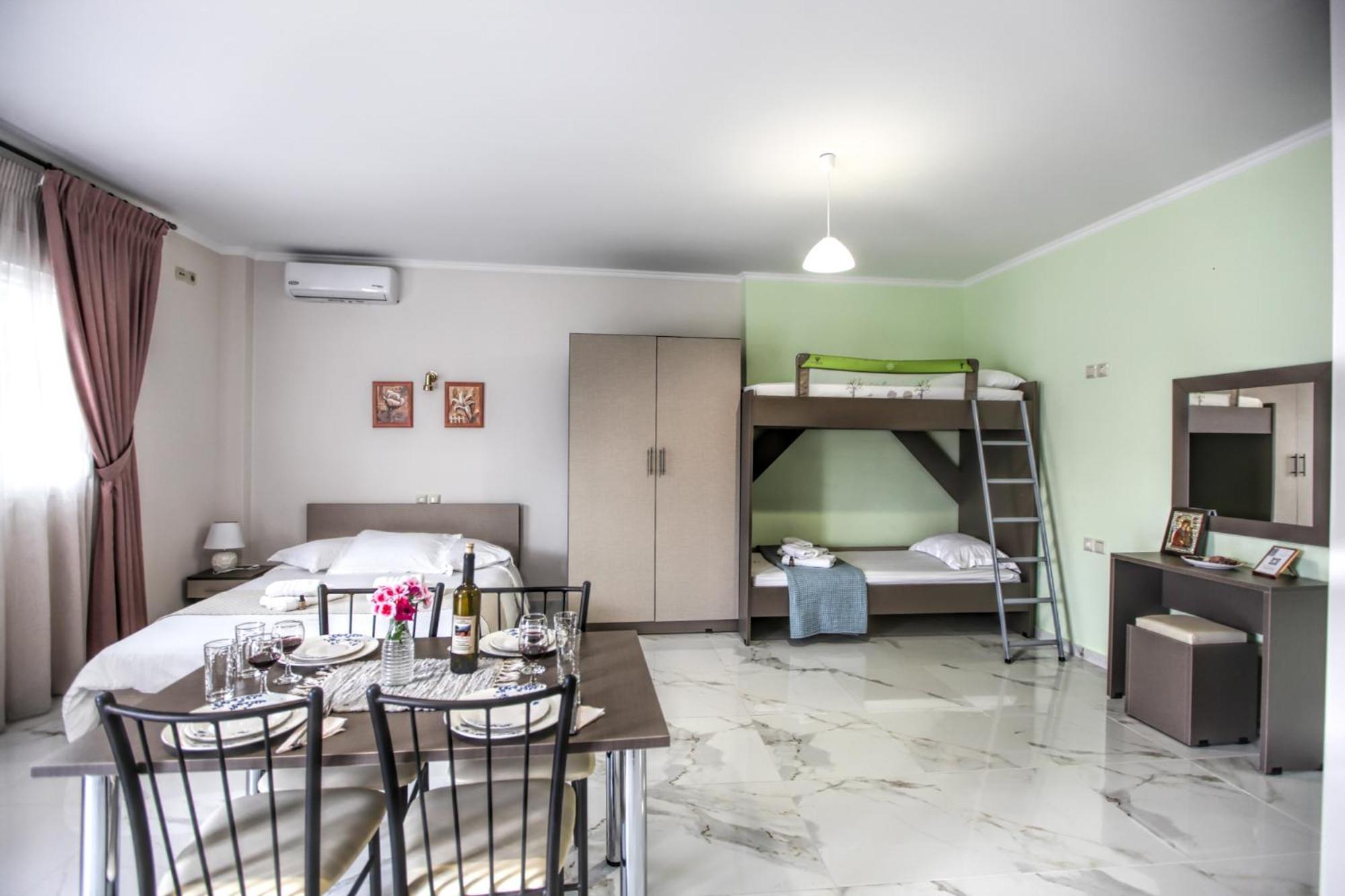 Del Sol #1 Meteora Luxurious Family Suites Kalambaka Eksteriør billede