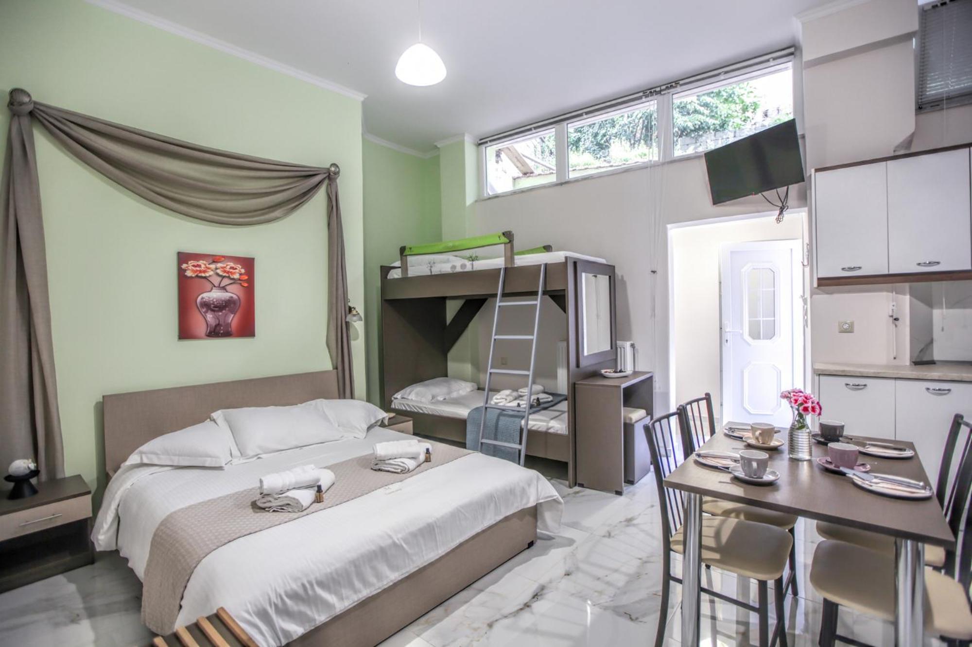 Del Sol #1 Meteora Luxurious Family Suites Kalambaka Eksteriør billede