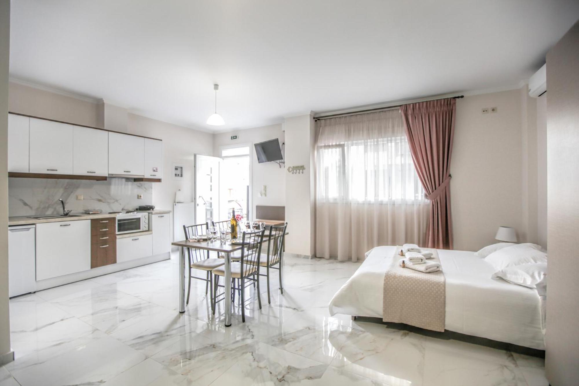Del Sol #1 Meteora Luxurious Family Suites Kalambaka Eksteriør billede
